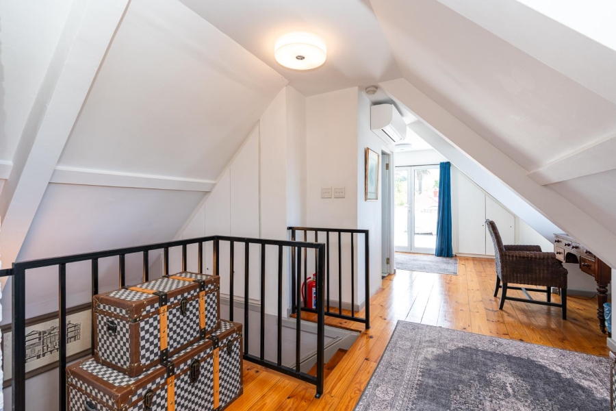 4 Bedroom Property for Sale in Oranjezicht Western Cape